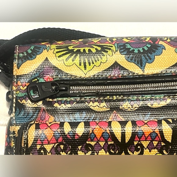 Sakroots Multicolor Crossbody Bag w Snap closure Adjustable Straps Purse - Picture 6 of 16